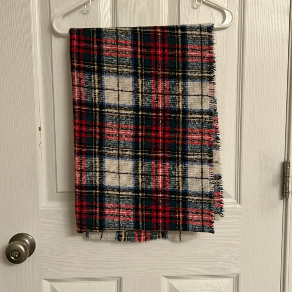 Old Navy Red White Black Plaid Flannel Scarf Soft Cozy Fringed Edges Polyester
